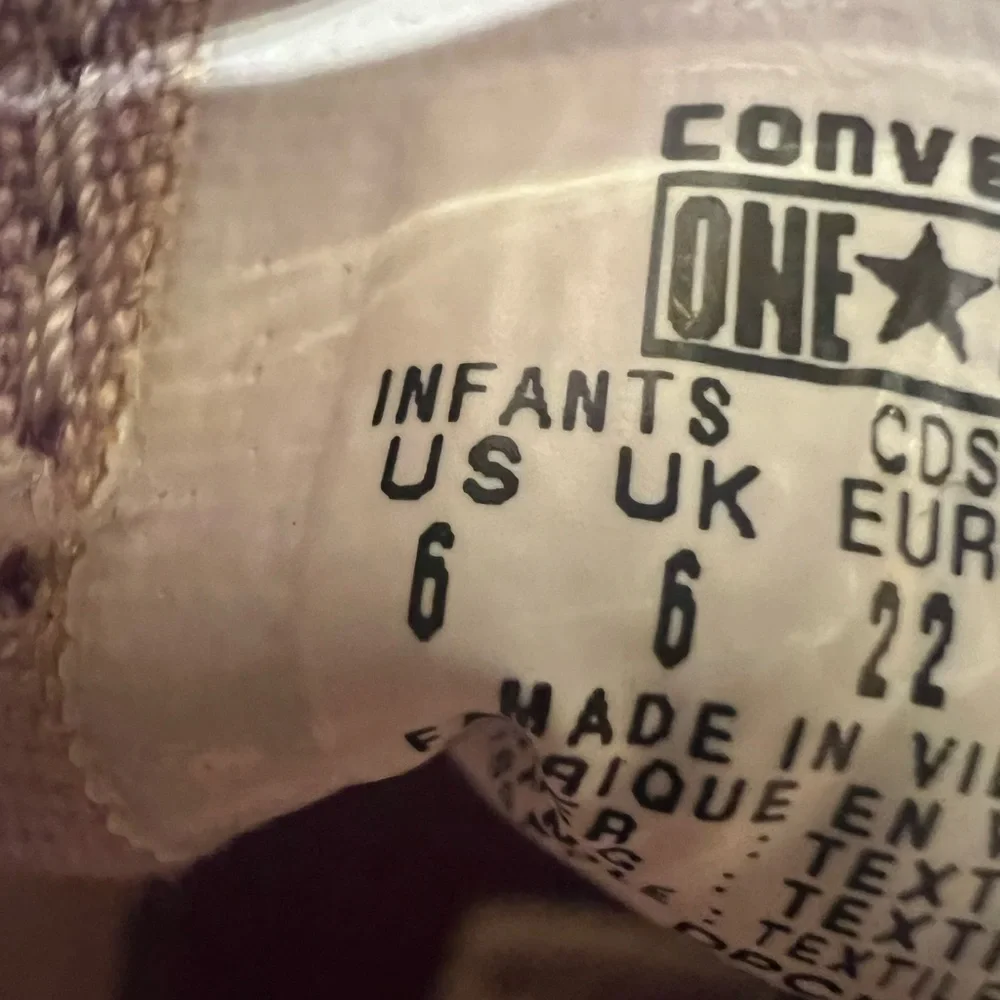 CONVERSE ONE STAR PURPLE GLITTER, SILVER SPECKLED STRINGS SNEAKERS INFANTS 6